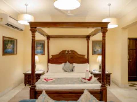 キングズ アボード ラーナクプル パリのホテル