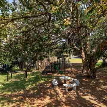 Barrington 116 Hotel Exterior