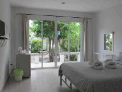 ชาลี บังกาโลว์ โรงแรมในเกาะสีชัง