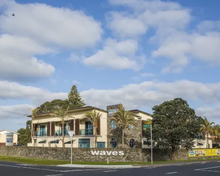 Waves Hotels in Orewa