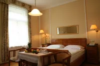 Hotel Villa Westend Hotels in Marlengo