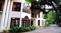 Tree Breeze Inn