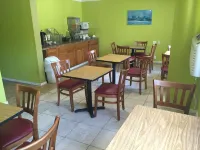 Super 8 by Wyndham Bath Hammondsport Area - Breakfast