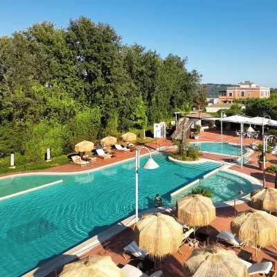Montespina Park Hotel エデンランディア周辺のホテル