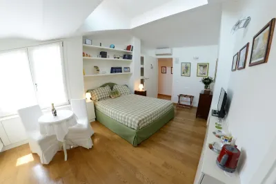 B&B al 19 Hotels near Complesso del Duomo