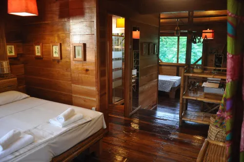 Mucumbli Hotels in Lemba