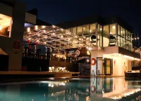 MaxOneHotels.com @ Balikpapan - Uima-altaat