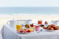 Le Grand Hotel des Thermes - breakfast