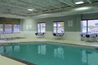 Super 8 by Wyndham Peterborough - Pools
