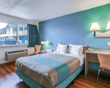 Motel 6 Coos Bay, or Hotels in Coos Bay