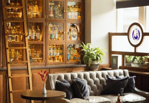 2. 더 스테이션 호..