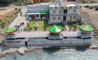 The Riverine Inn