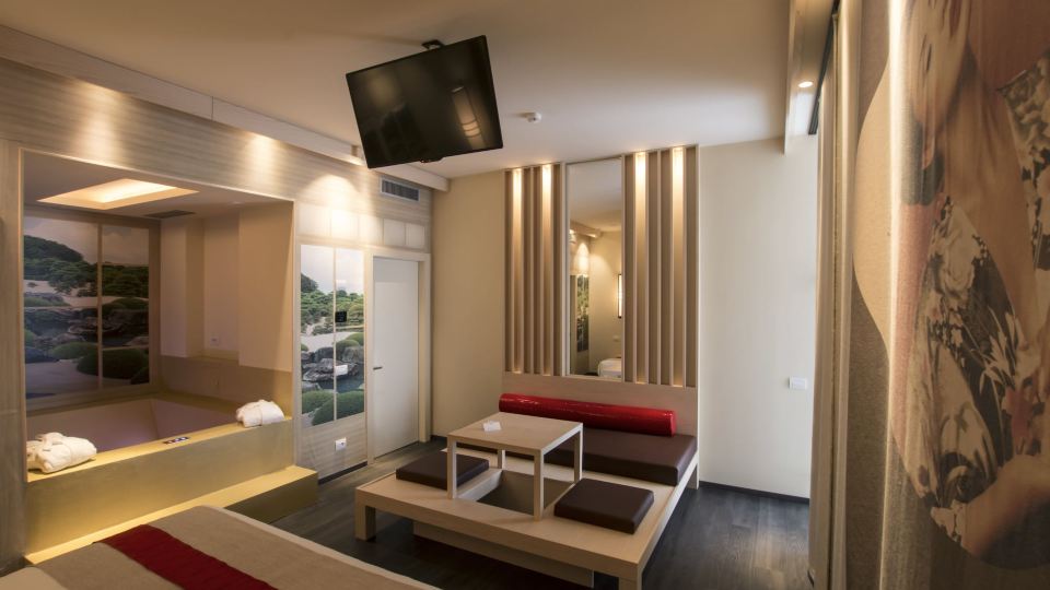 Emotional Grand Motel