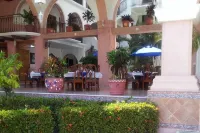 Canadian Resort Huatulco