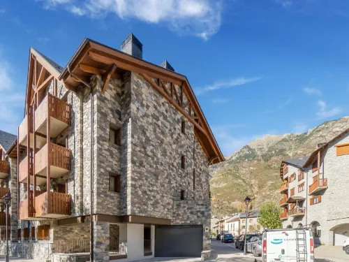 Stone Home in Benasque Near Scenic Lake