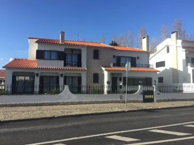 Paradise Suites Hotel dekat Praia de Carcavelos