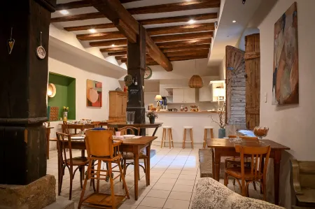 Le Hameau d'Eguisheim - Chambres d'hôtes & Gîtes Отели рядом с достопримечательностью «Pressoir»