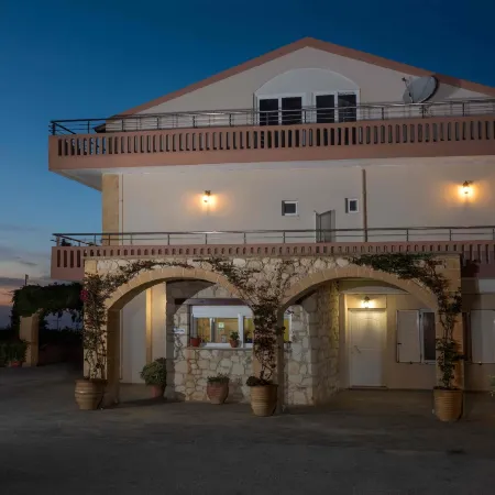 Petritos Rooms and Studios
