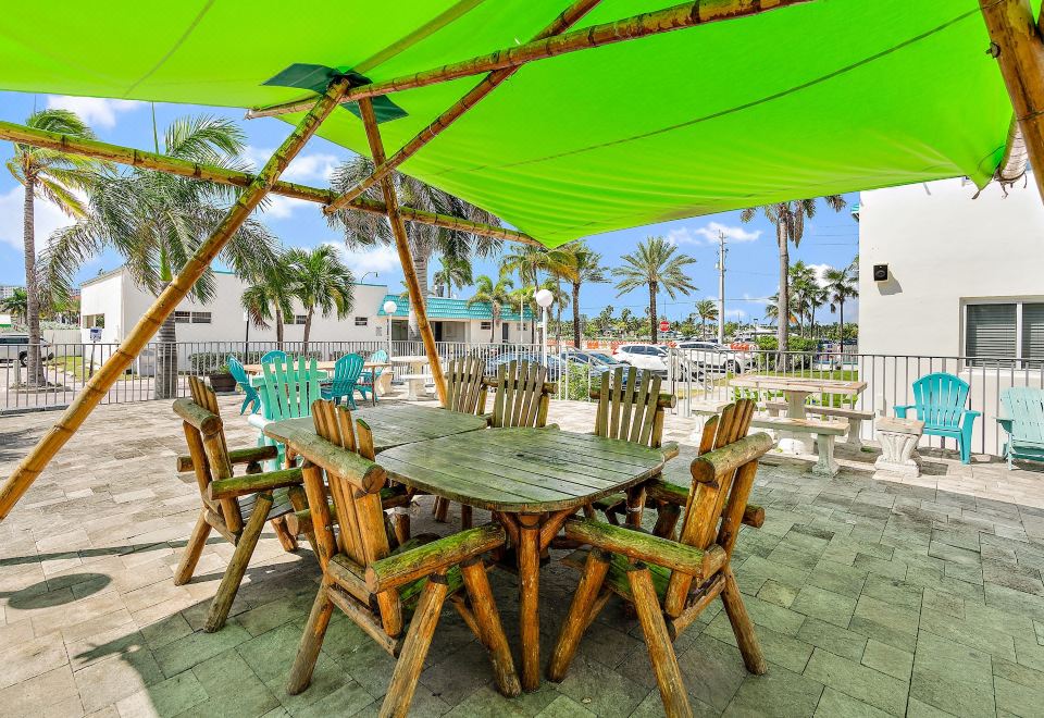 1. 할리우드 비치사..