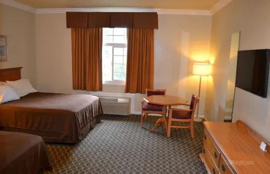 米拉馬爾套房酒店