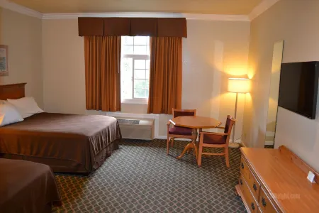 The Miramar Inn Отели рядом с достопримечательностью «Венис Бич»