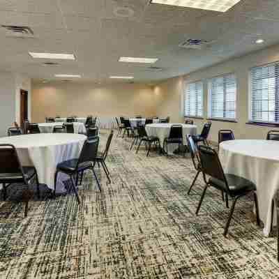Stoney Creek Hotel Moline Dining/Meeting Rooms
