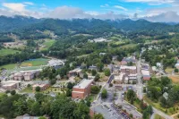 Hamersmith Hollow Retreat by AvantStay Mountain Views
