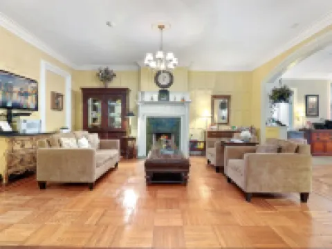 DeBary Inn Hotels in Summit