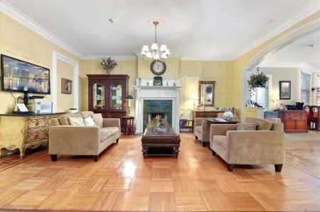 DeBary Inn Отели рядом с достопримечательностью «Нокия Белл Лабс»