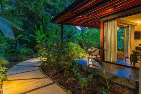 Noah's Forest Hotel by Tifakara