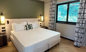Maximilian Suites