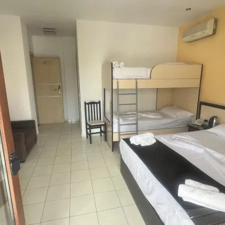Sunrise Hotel Cameria