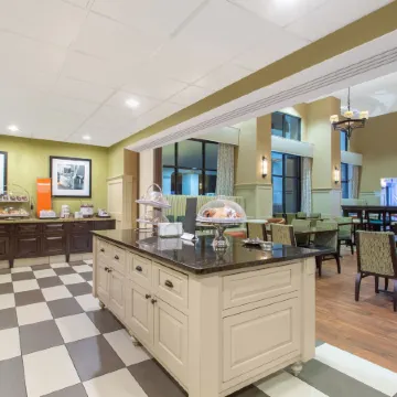 Hampton Inn & Suites Albany-Airport
