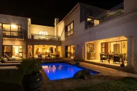 Amery House - familiares