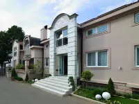 加尼D10酒店 鄰近澤蒙的酒店