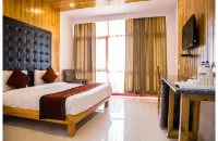 Blue Pine Resort فنادق في Lansdowne