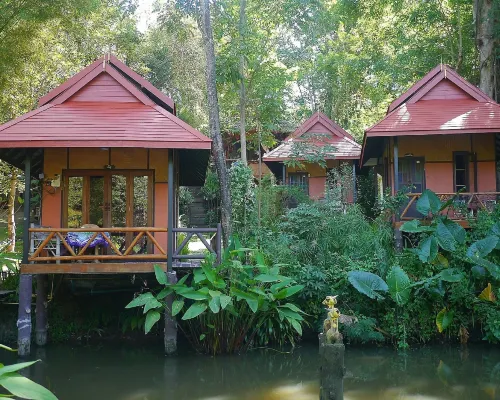 Pho Rak Nah Pai Hoteles cerca de Puente Memorial Pai