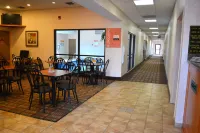 I-70凱藝酒店-近堪薩斯賽道 - 早餐