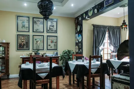 Danlee Overnight Accommodation Отели рядом с достопримечательностью «Peter Mokaba Stadium»