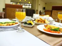 Hotel Shine Palace Отели рядом с достопримечательностью «Станция метро Грмагеле»