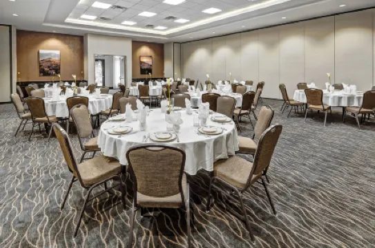 Black Fox Lodge Pigeon Forge, Tapestry Collection by Hilton