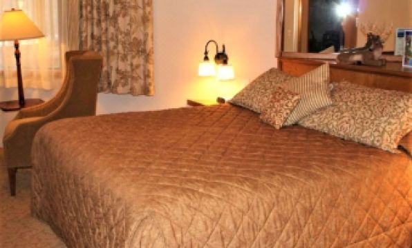 Snow Lake Lodge