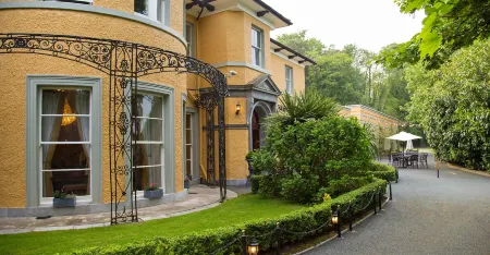 Cork's Vienna Woods Hotel & Villa's Отели в г. Ков