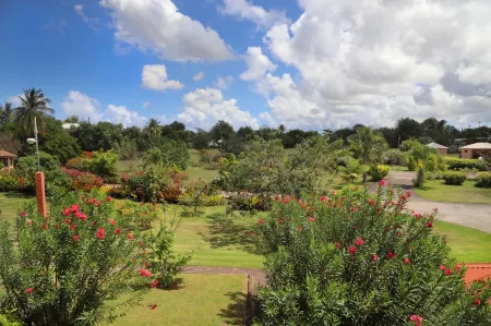 Cortsland Hotel Отели рядом с достопримечательностью «V C Bird Monument»