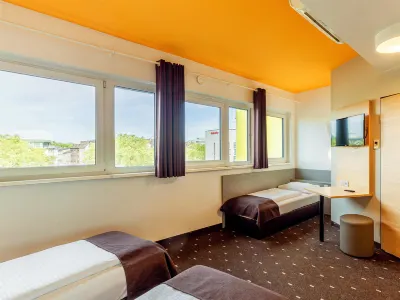 B&B HOTEL Duisburg Hbf-Süd Hotels near Neudorfer Tor