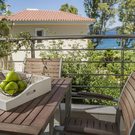 Meliti Waterfront Suites