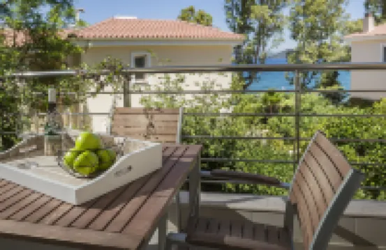 Meliti Waterfront Suites