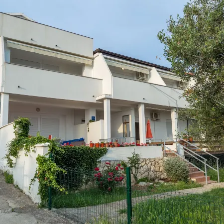 Apartments by the Sea Semy