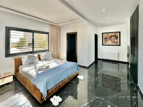 Gammarth Touristique Piscine Commune Bord de Mer Отели в г. 