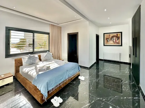 Gammarth Touristique Piscine Commune Bord de Mer فنادق في غامارث
